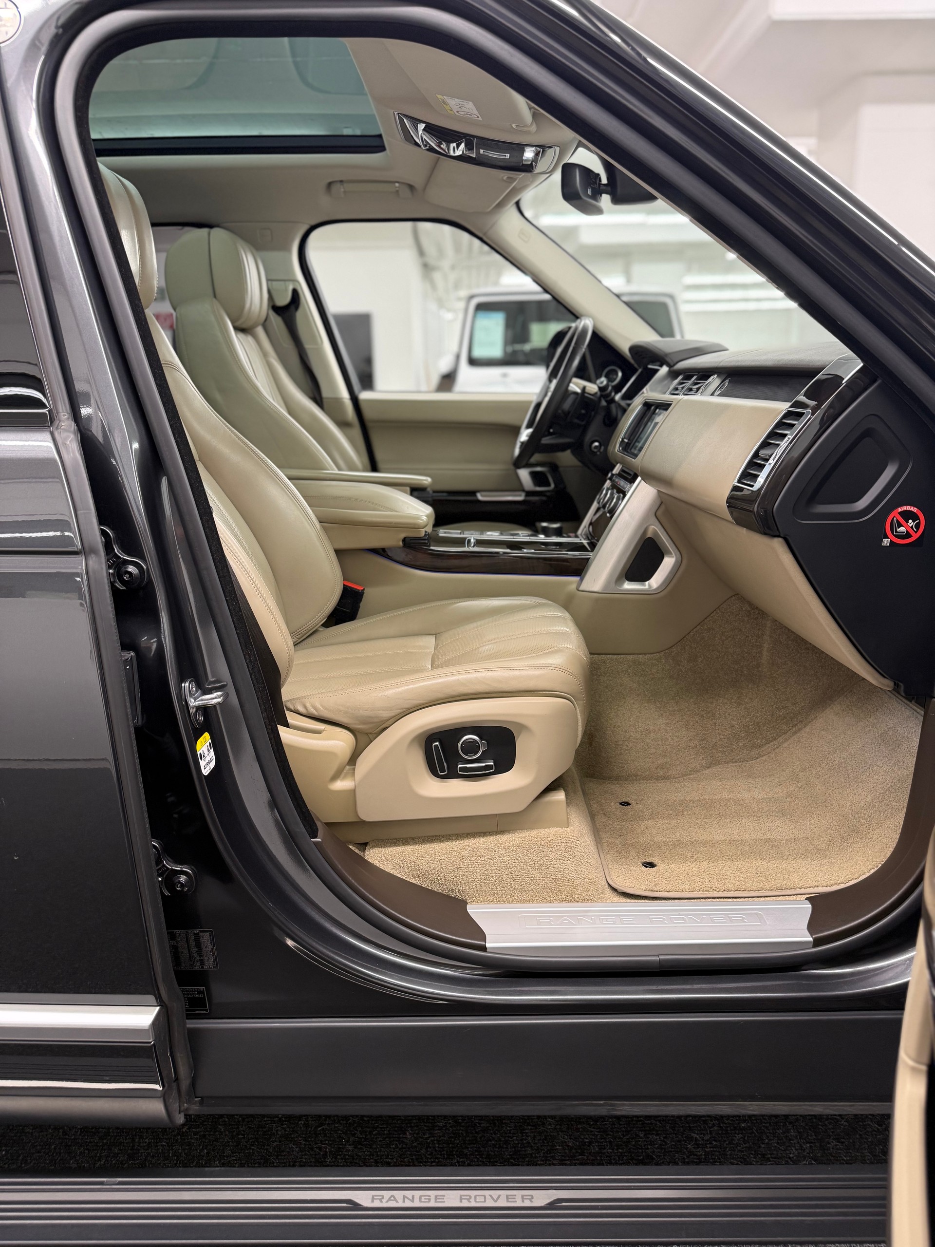 LAND ROVER Range Rover 3.0 TDV6 Vogue SVO Optik-image-25