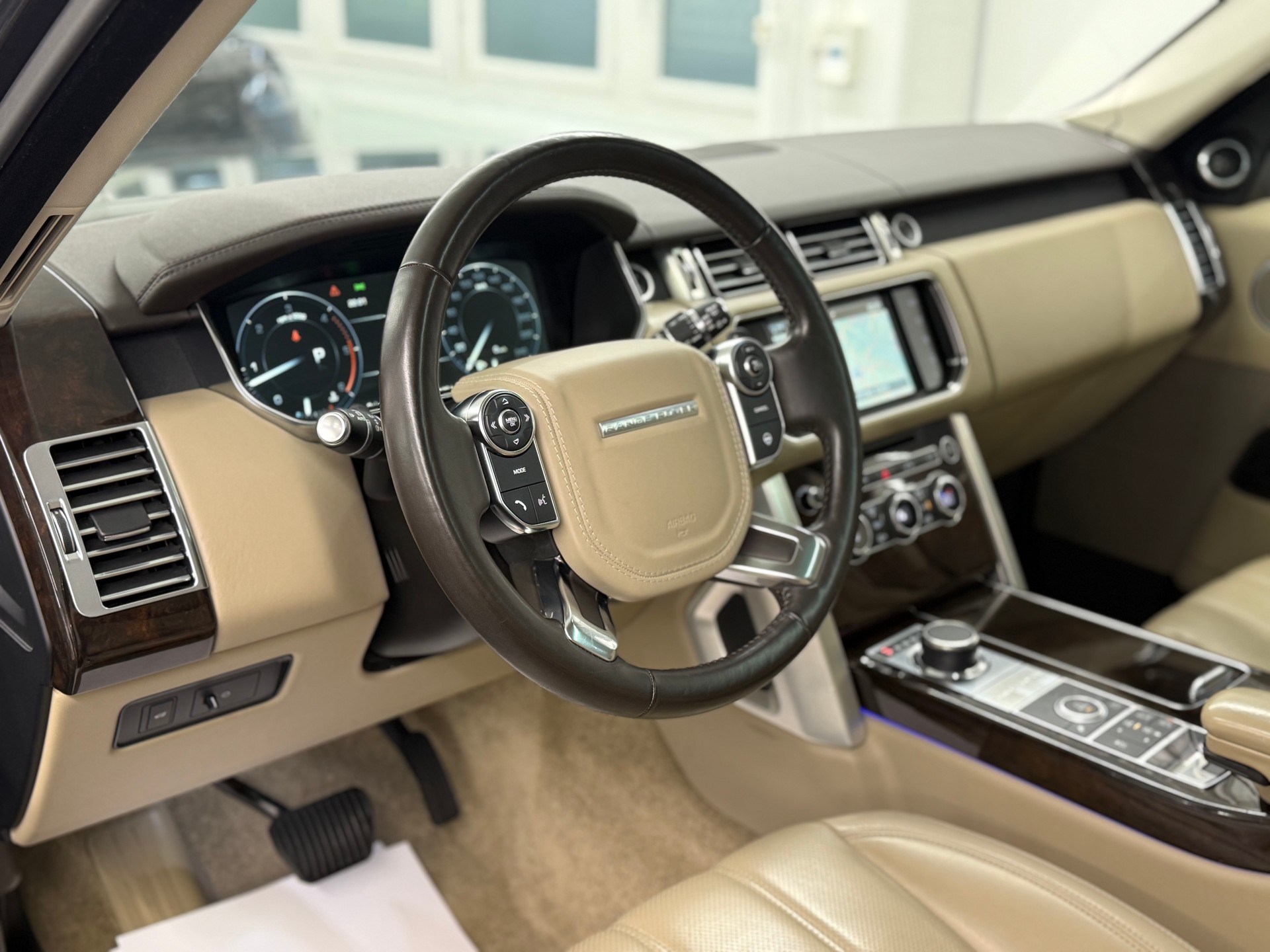 LAND ROVER Range Rover 3.0 TDV6 Vogue SVO Optik-image-14