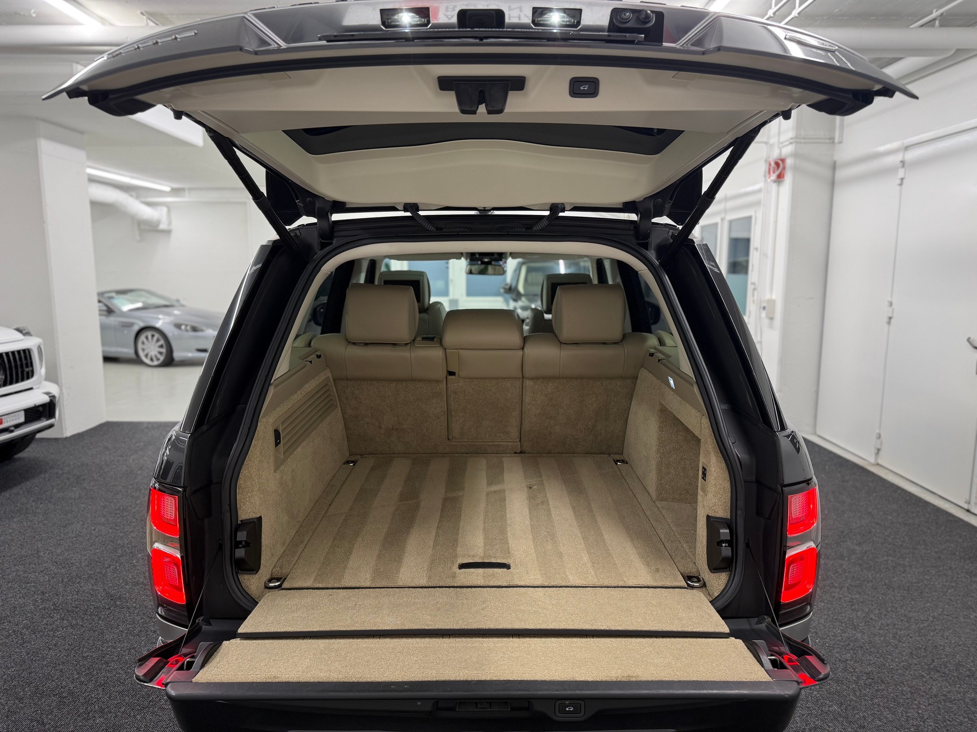 LAND ROVER Range Rover 3.0 TDV6 Vogue SVO Optik-image-6
