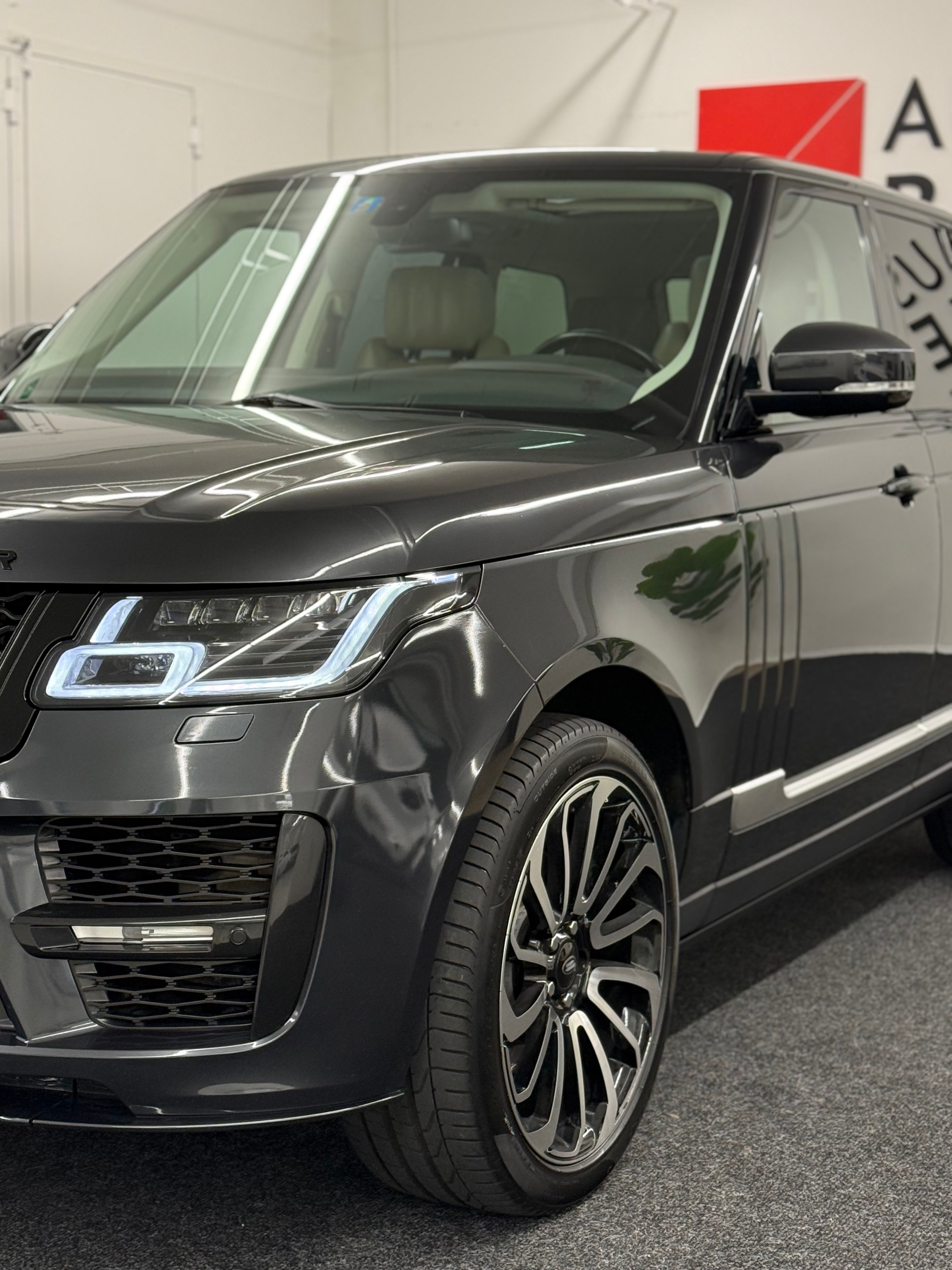 LAND ROVER Range Rover 3.0 TDV6 Vogue SVO Optik-image-12