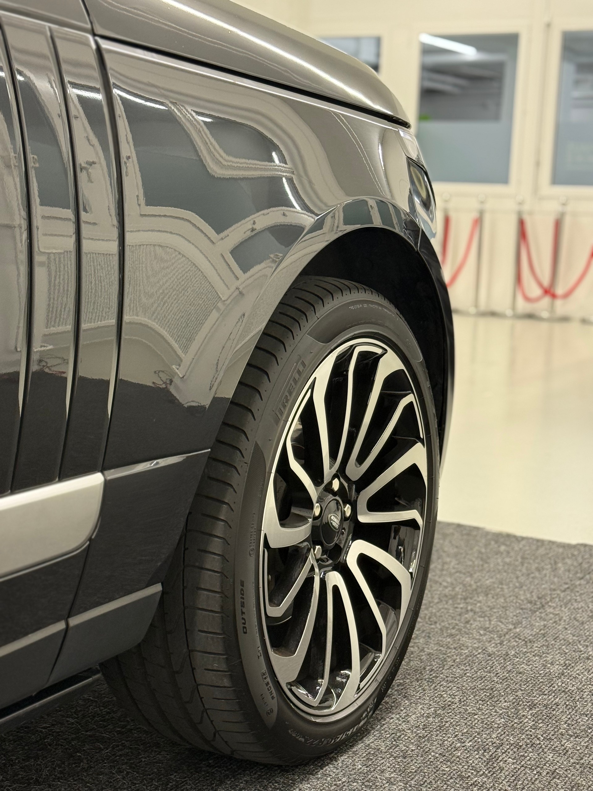 LAND ROVER Range Rover 3.0 TDV6 Vogue SVO Optik-image-10