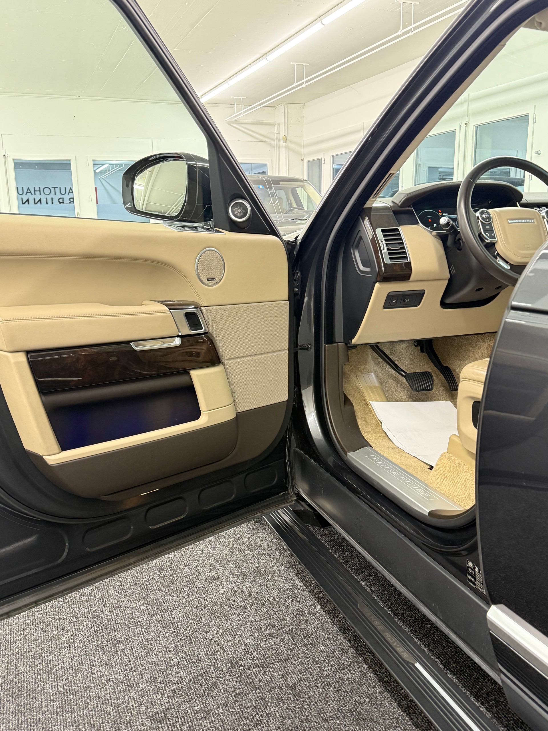 LAND ROVER Range Rover 3.0 TDV6 Vogue SVO Optik-image-21
