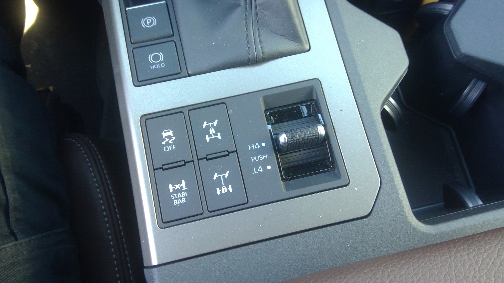 TOYOTA Land Cruiser 2.8TD First Edition-image-12