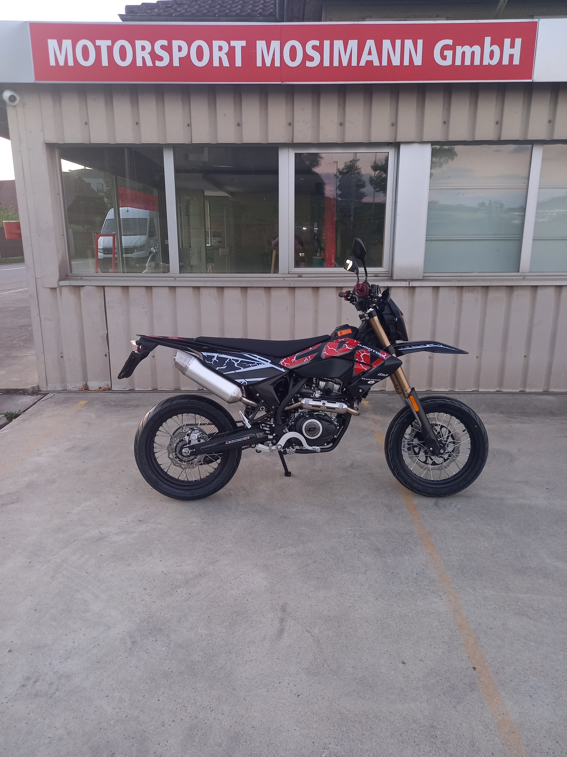 QJ COX 125-image-5