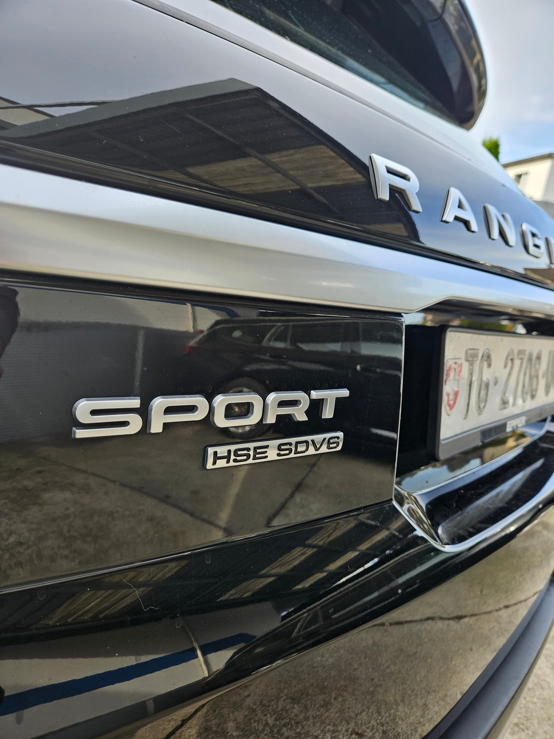 LAND ROVER Range Rover Sport 3.0 SDV6 HSE Dynamic Automatic-image-5