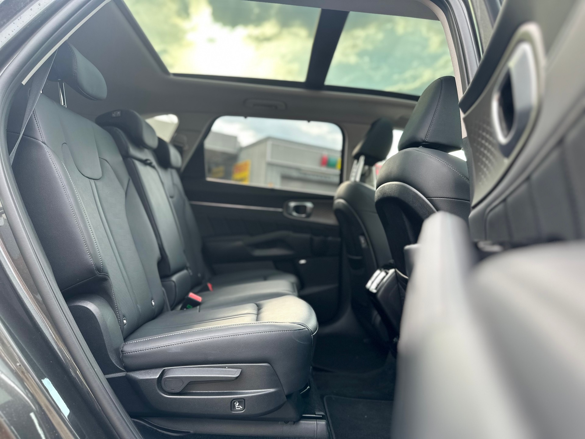 KIA Sorento 1.6 T-GDi HEV Style * 7 Plätzer *-image-14