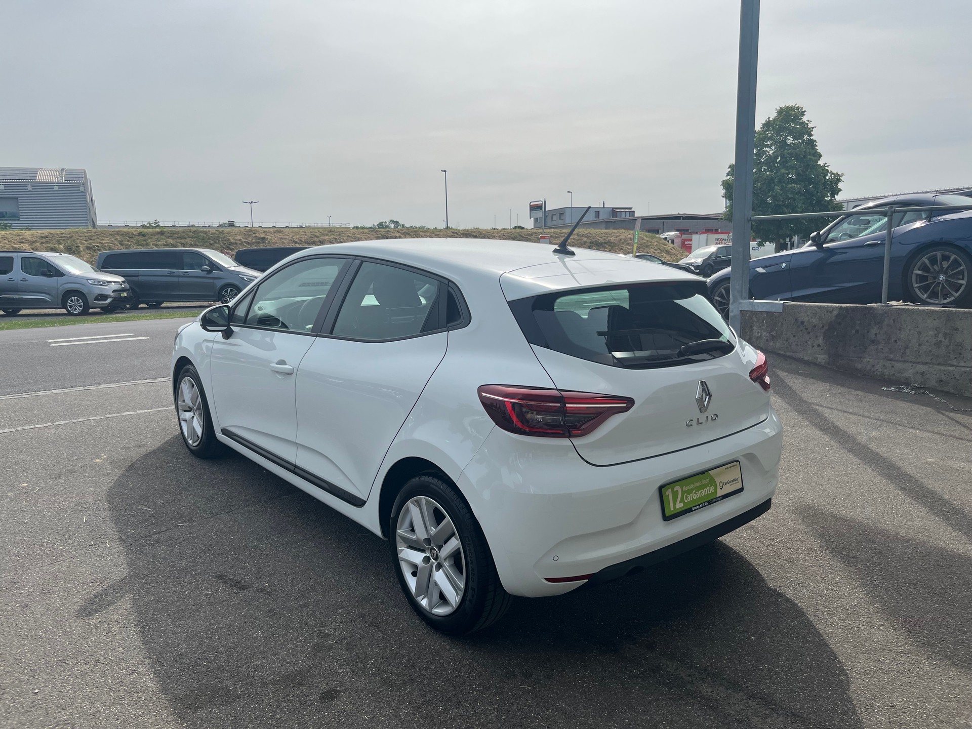 RENAULT Clio 1.0 Zen+++FRISCH AB MFK+++12 MONATE GARANTIE+++-showroom-element-1