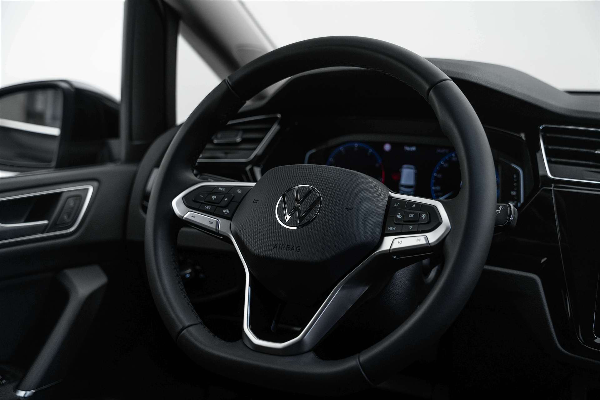 VW Touran 1.5 TSi EVO Highline 7-Plätzer DSG-Automat-image-9