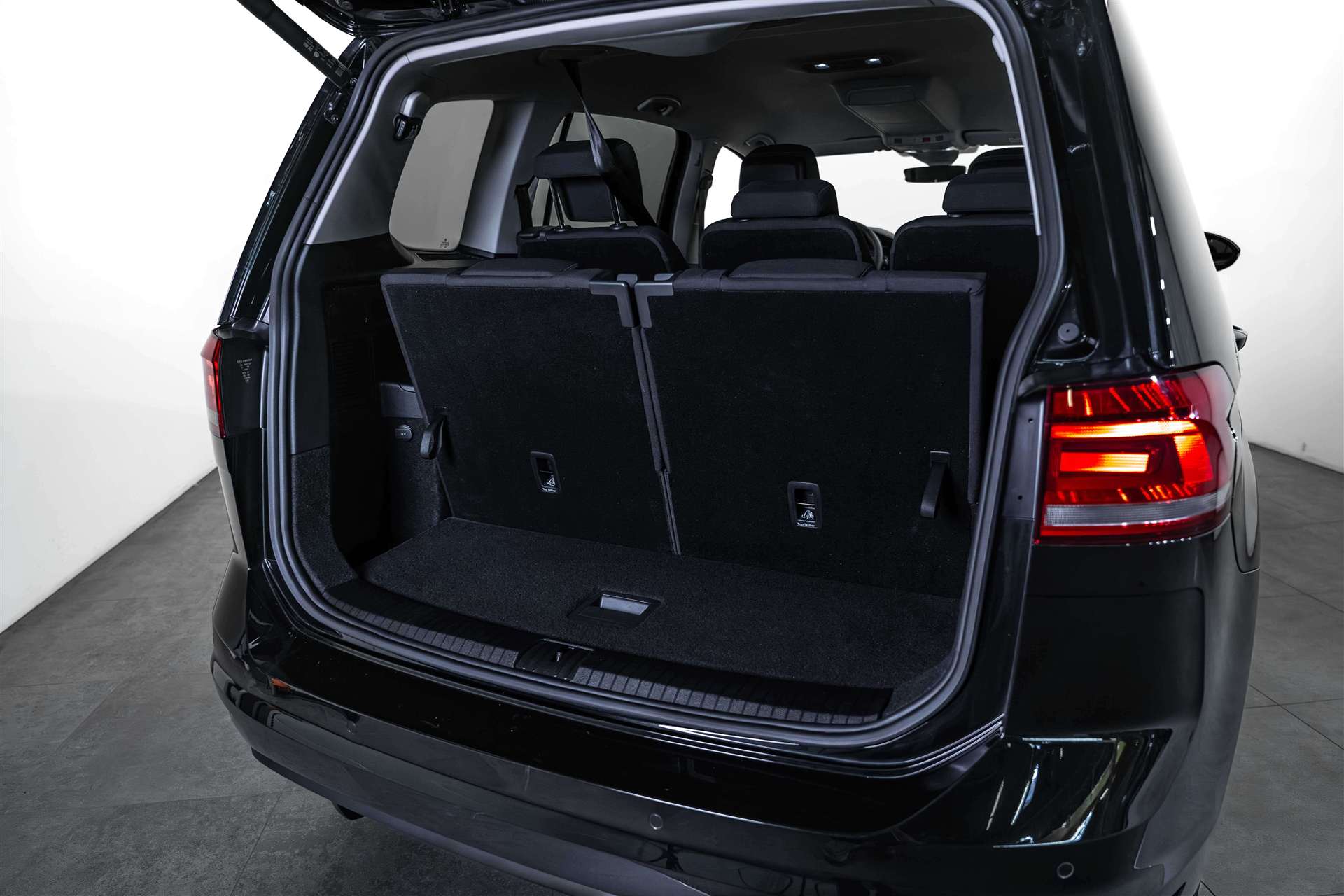 VW Touran 1.5 TSi EVO Highline 7-Plätzer DSG-Automat-image-4