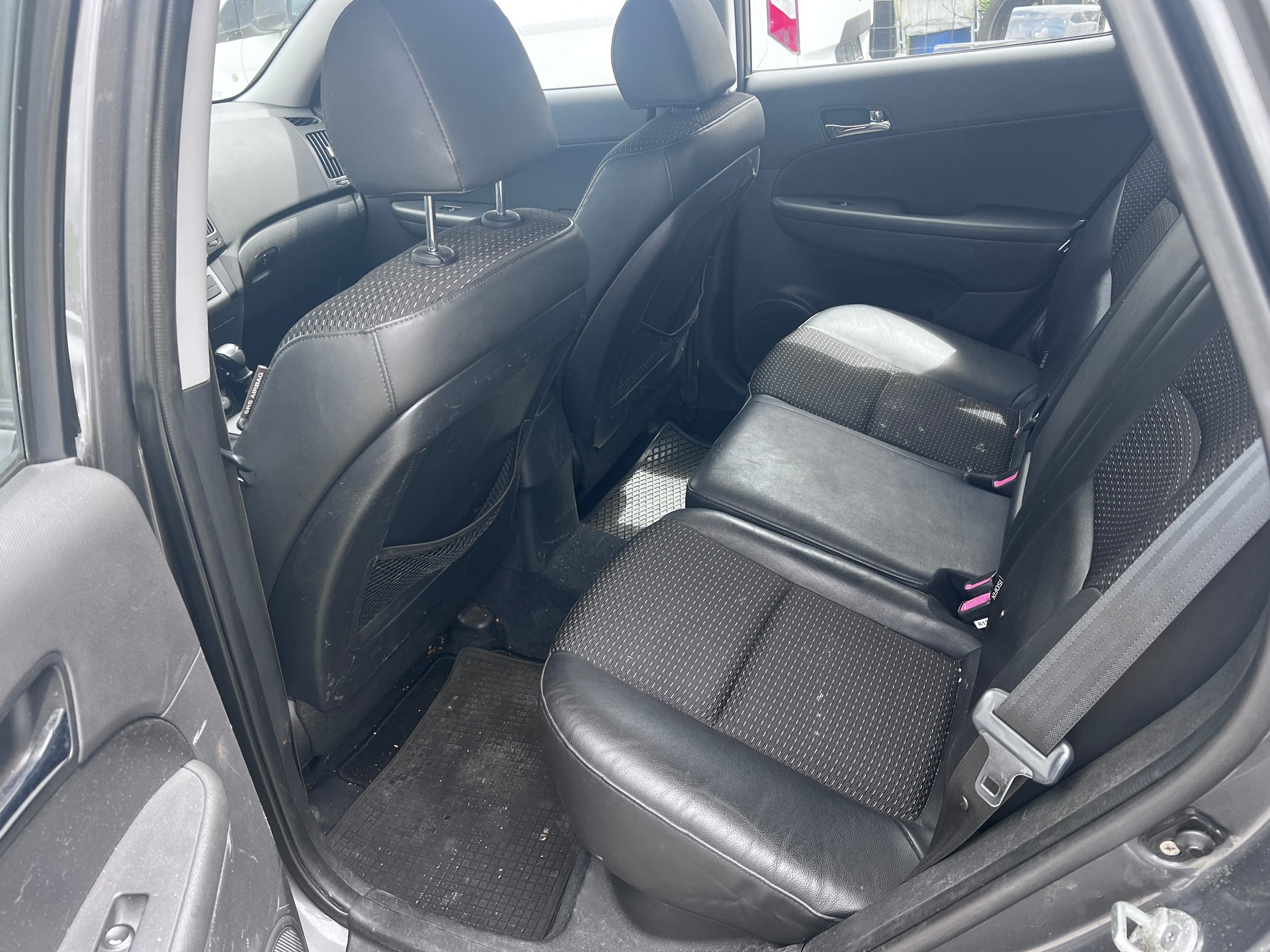 HYUNDAI i30 2.0 CRDi Premium-image-8