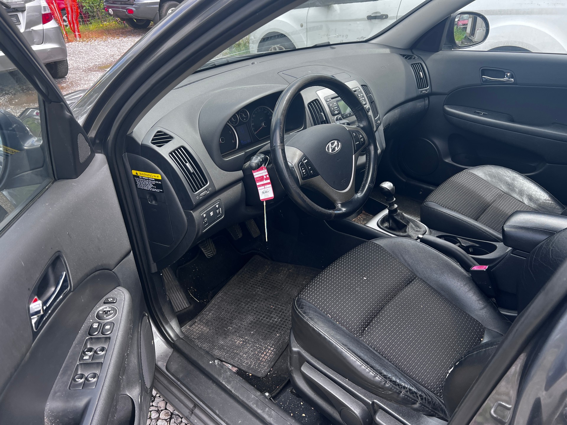 HYUNDAI i30 2.0 CRDi Premium-image-7