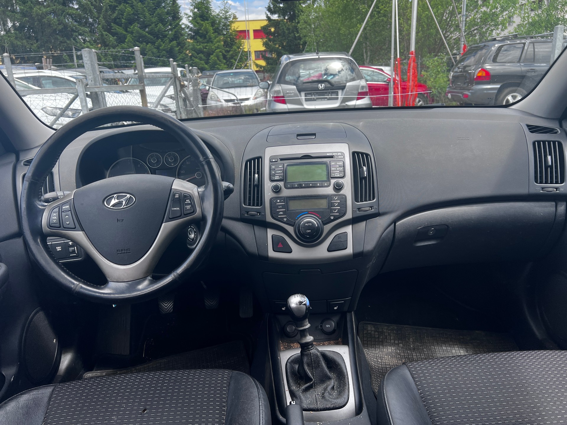 HYUNDAI i30 2.0 CRDi Premium-image-6