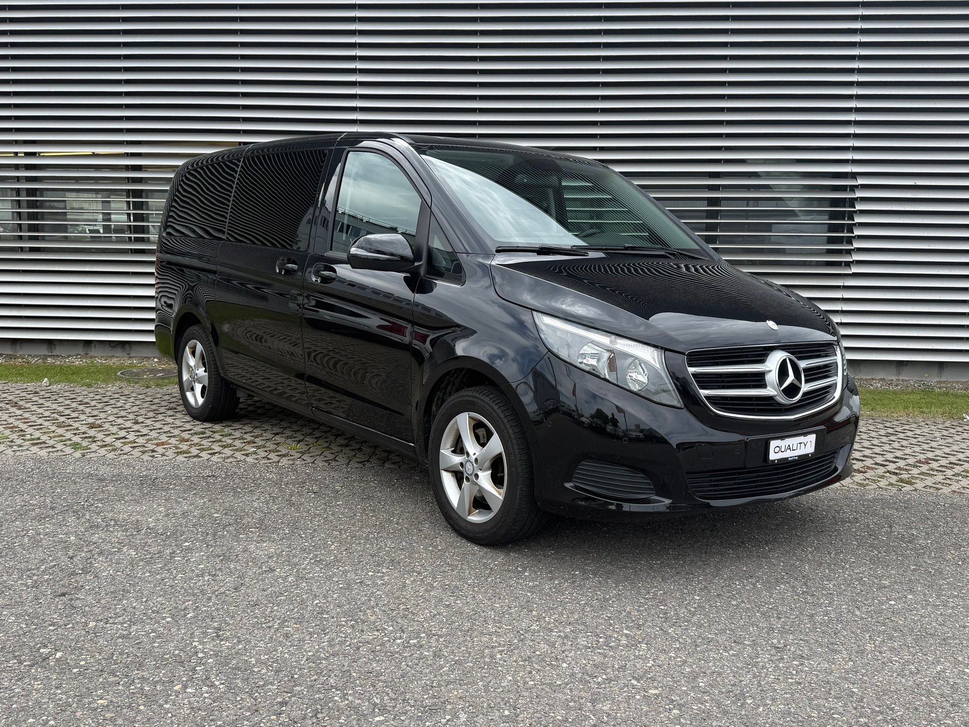 MERCEDES-BENZ V 250 d Exclusive lang 4Matic 7G-Tronic 8 Platz-image-0