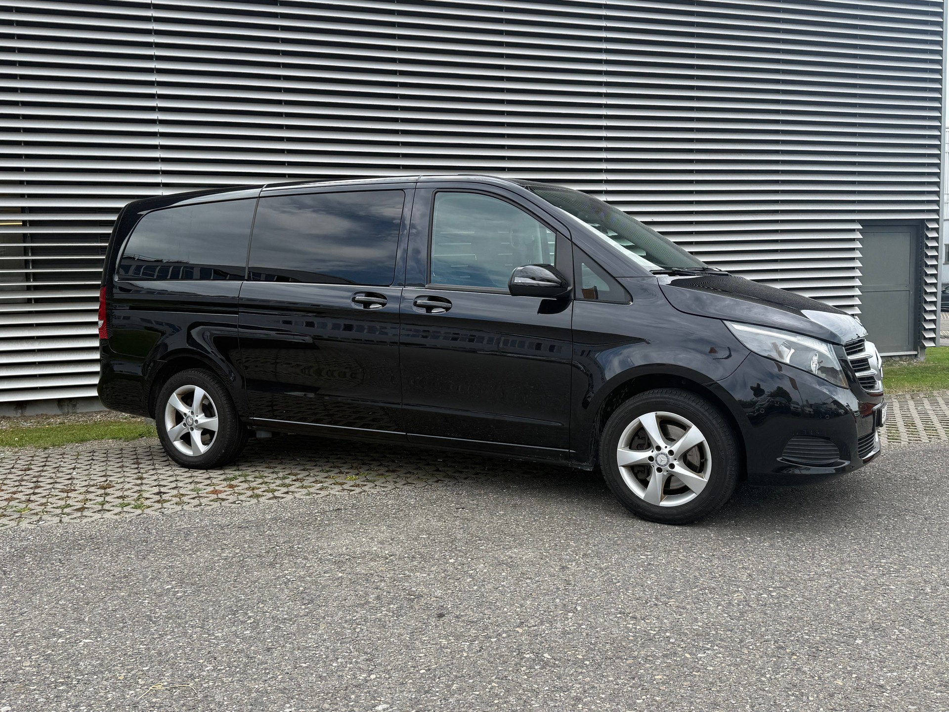 MERCEDES-BENZ V 250 d Exclusive lang 4Matic 7G-Tronic 8 Platz-image-2