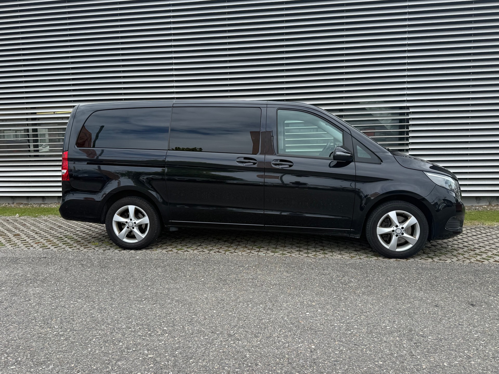MERCEDES-BENZ V 250 d Exclusive lang 4Matic 7G-Tronic 8 Platz-image-4