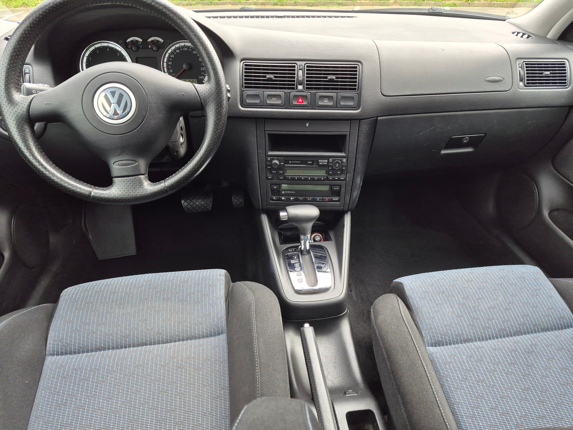 VW Golf 1.6 Pacific Automatic-image-7