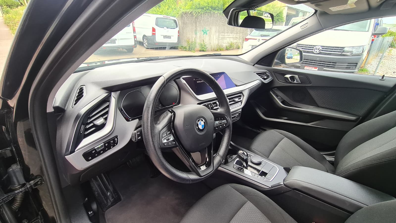 BMW 118i Steptronic ** Gr-Navi ** RF-Kamera ** PDC ** Abstandsregelsysteme ** Frisch Ab MFK & Service **-image-16