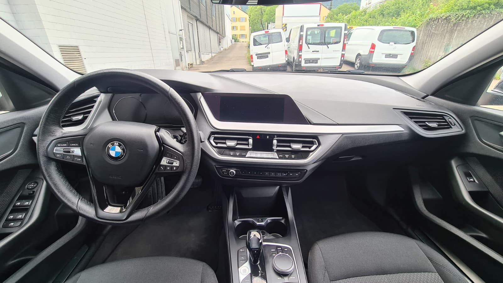 BMW 118i Steptronic ** Gr-Navi ** RF-Kamera ** PDC ** Abstandsregelsysteme ** Frisch Ab MFK & Service **-image-15
