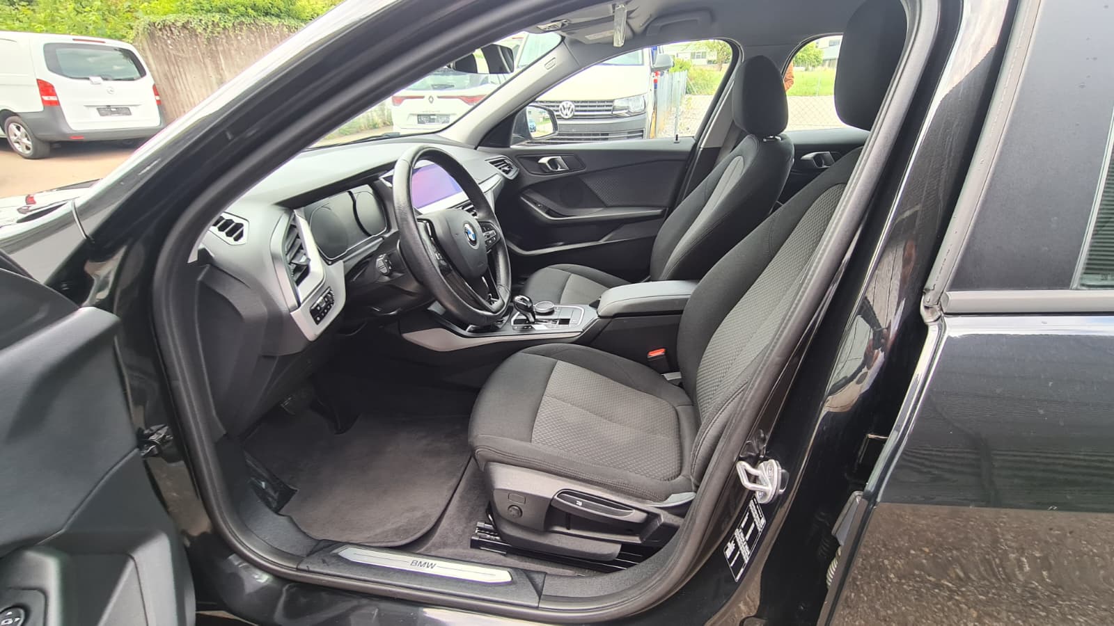 BMW 118i Steptronic ** Gr-Navi ** RF-Kamera ** PDC ** Abstandsregelsysteme ** Frisch Ab MFK & Service **-image-17