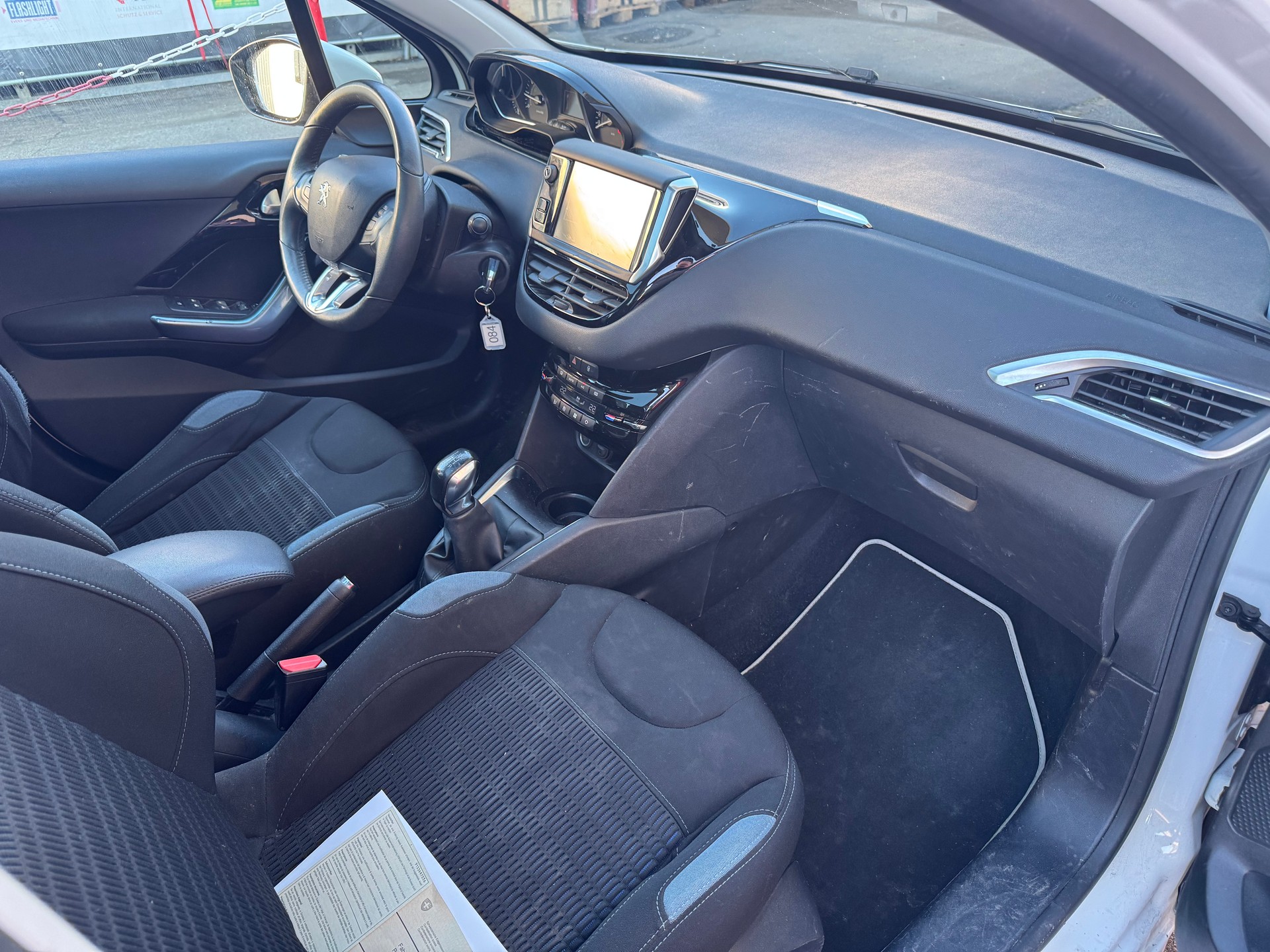 PEUGEOT 208 1.6 VTI Allure-image-7