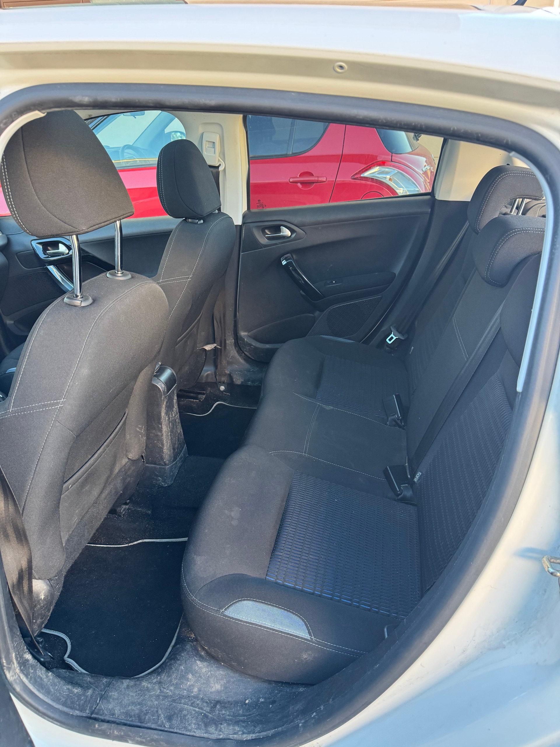 PEUGEOT 208 1.6 VTI Allure-image-9
