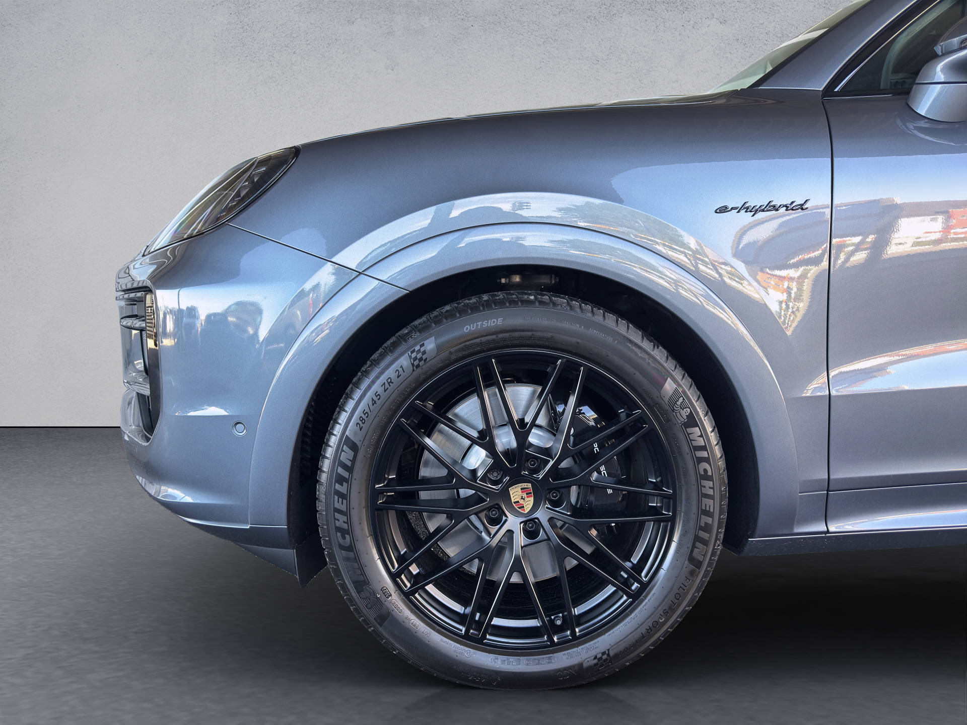 PORSCHE Cayenne S E-Hybrid Black Edition-image-14