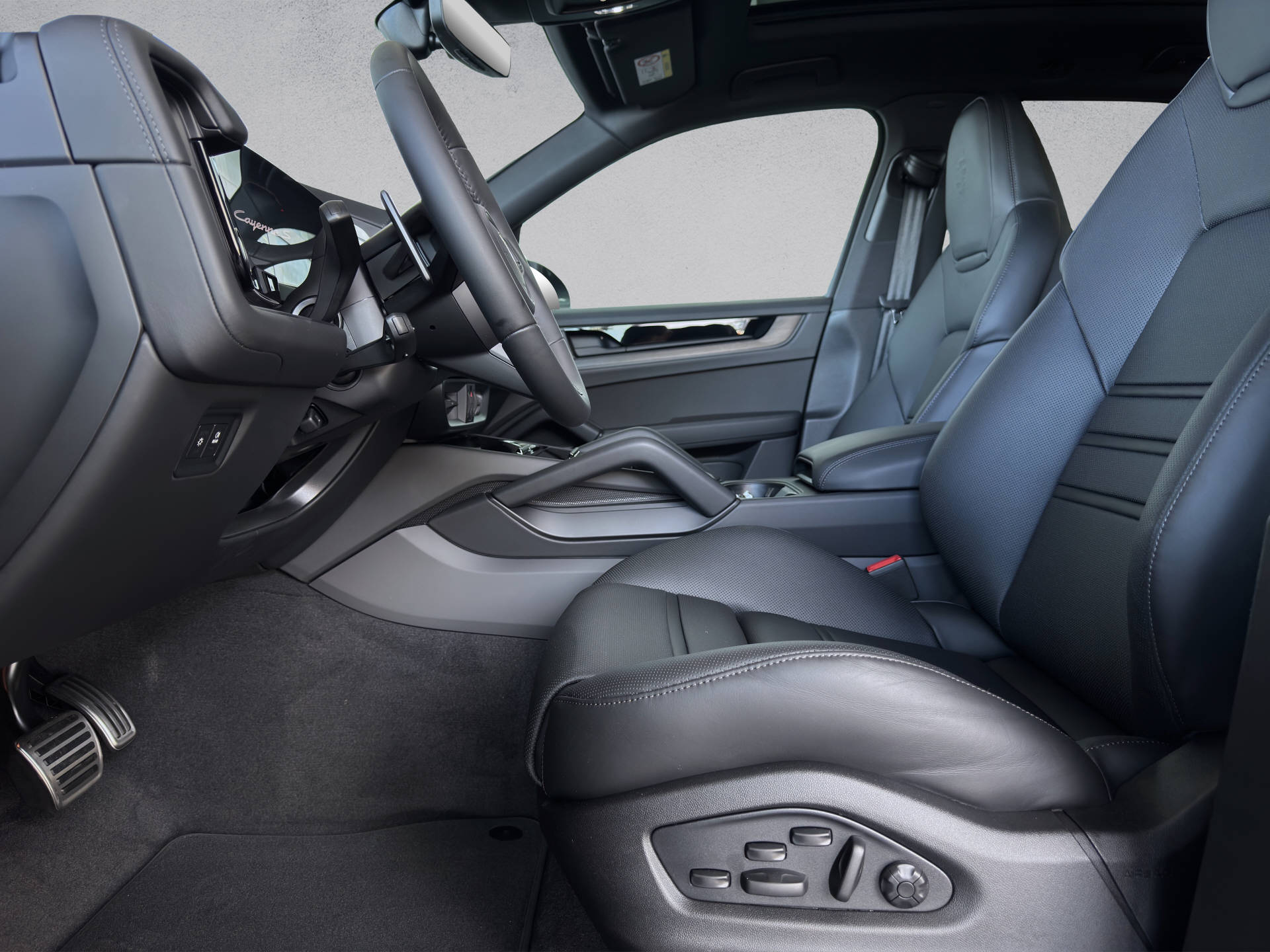 PORSCHE Cayenne S E-Hybrid Black Edition-image-8