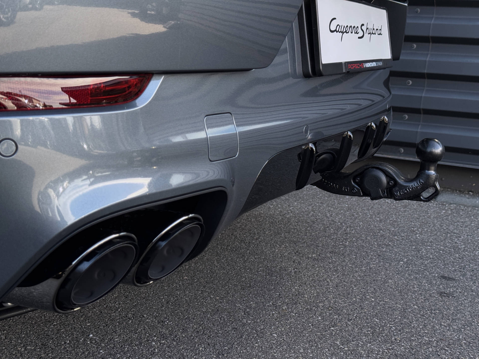PORSCHE Cayenne S E-Hybrid Black Edition-image-5
