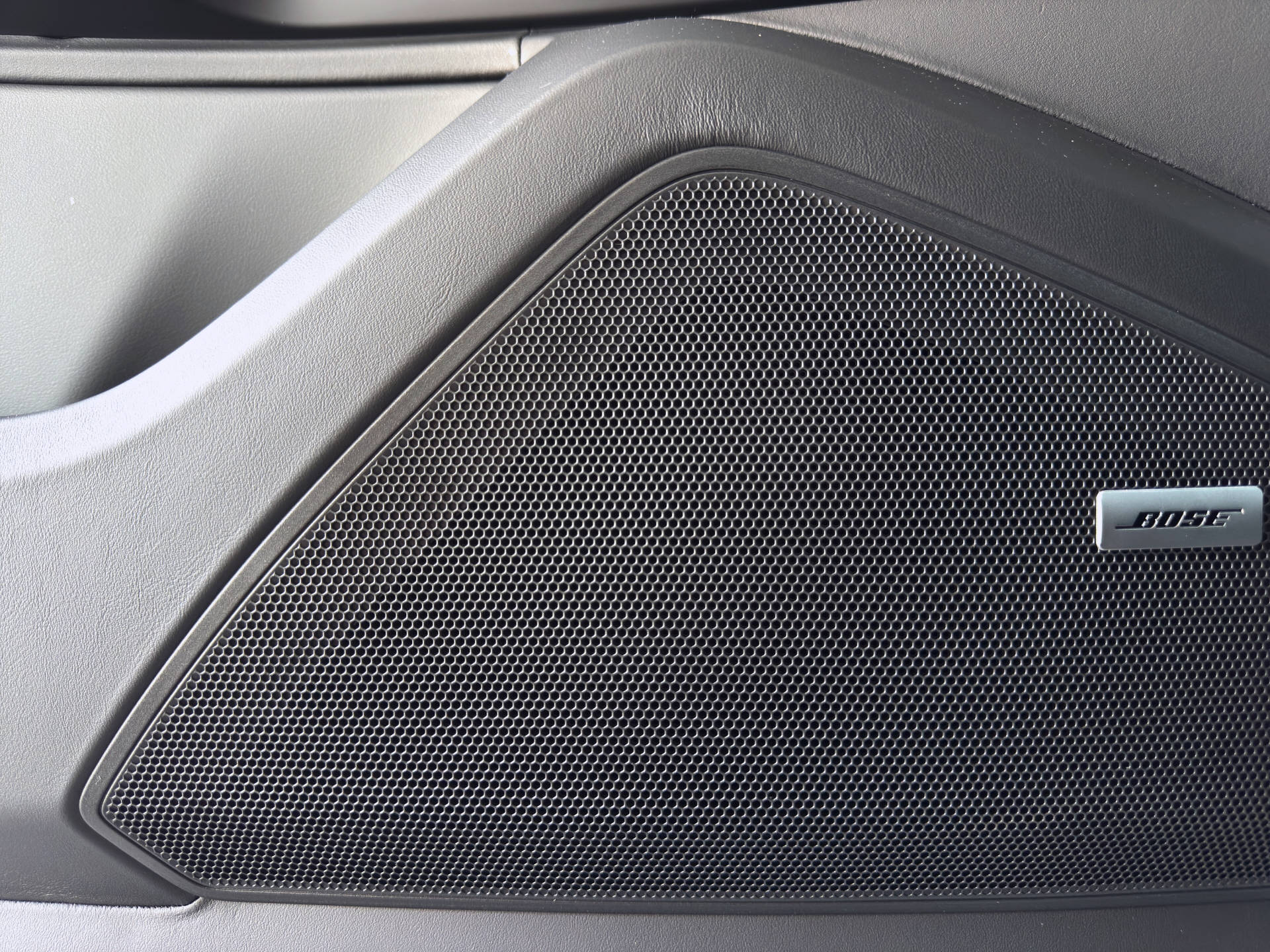 PORSCHE Cayenne S E-Hybrid Black Edition-image-12