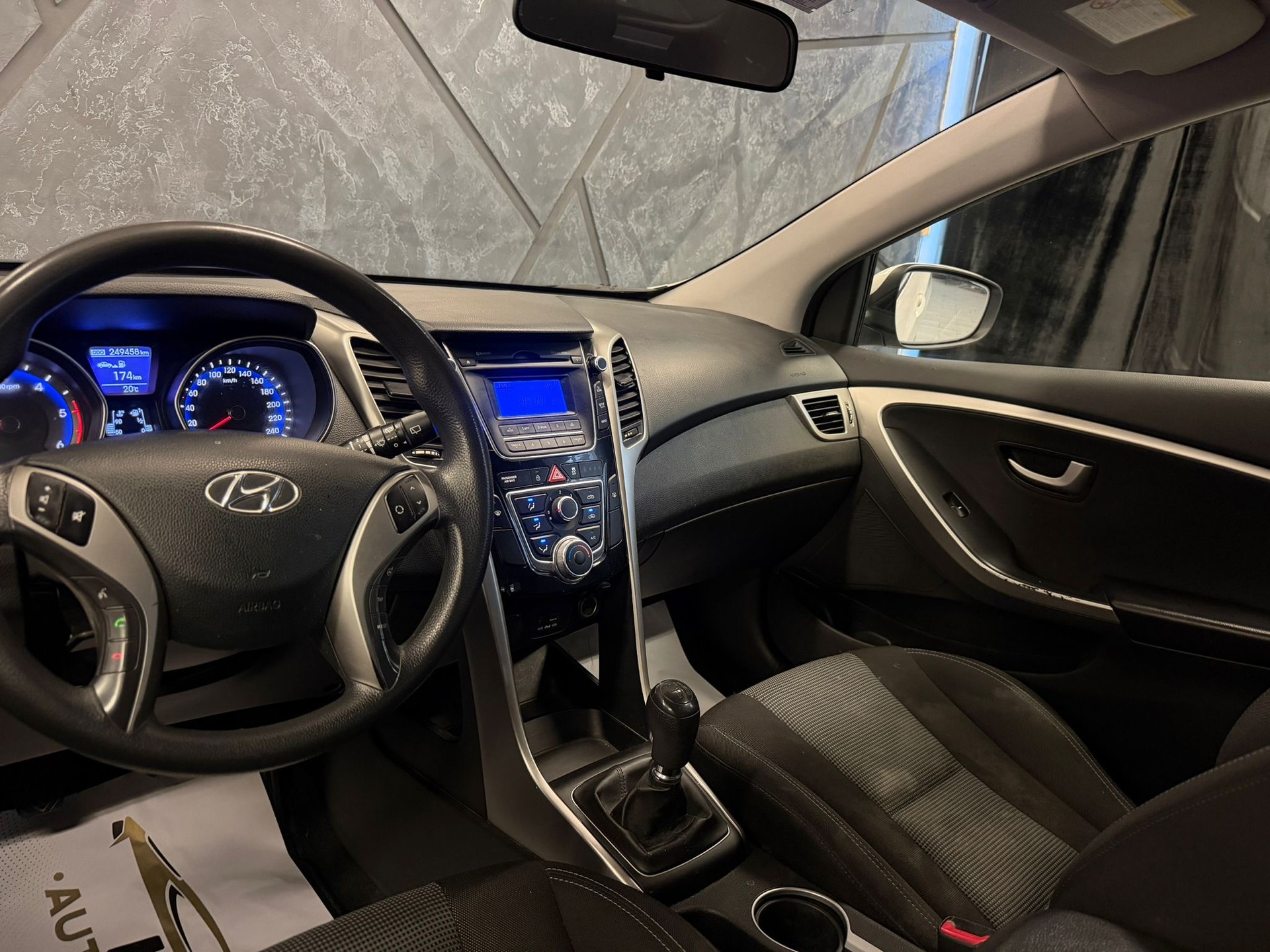 HYUNDAI i30 Wagon 1.6 CRDi Comfort-image-9