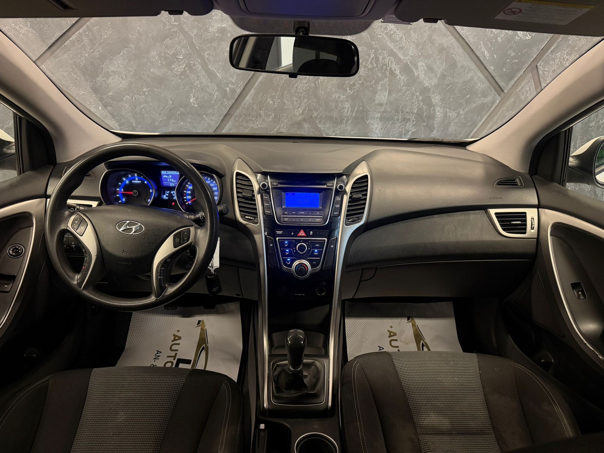 HYUNDAI i30 Wagon 1.6 CRDi Comfort-image-8