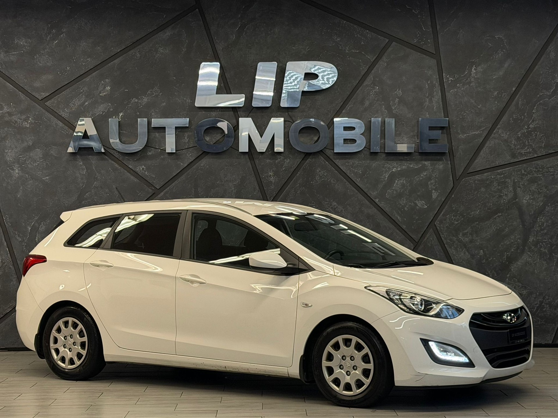 HYUNDAI i30 Wagon 1.6 CRDi Comfort-image-2