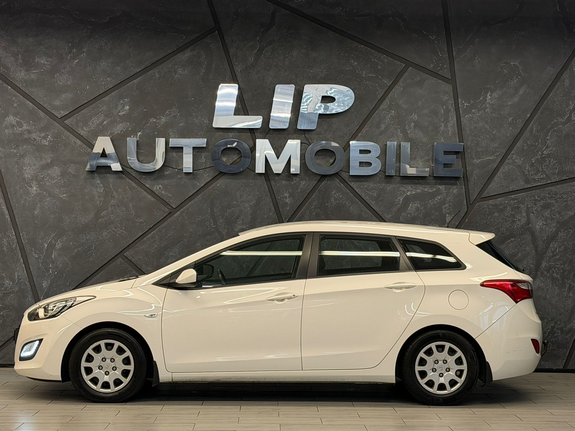 HYUNDAI i30 Wagon 1.6 CRDi Comfort-image-4