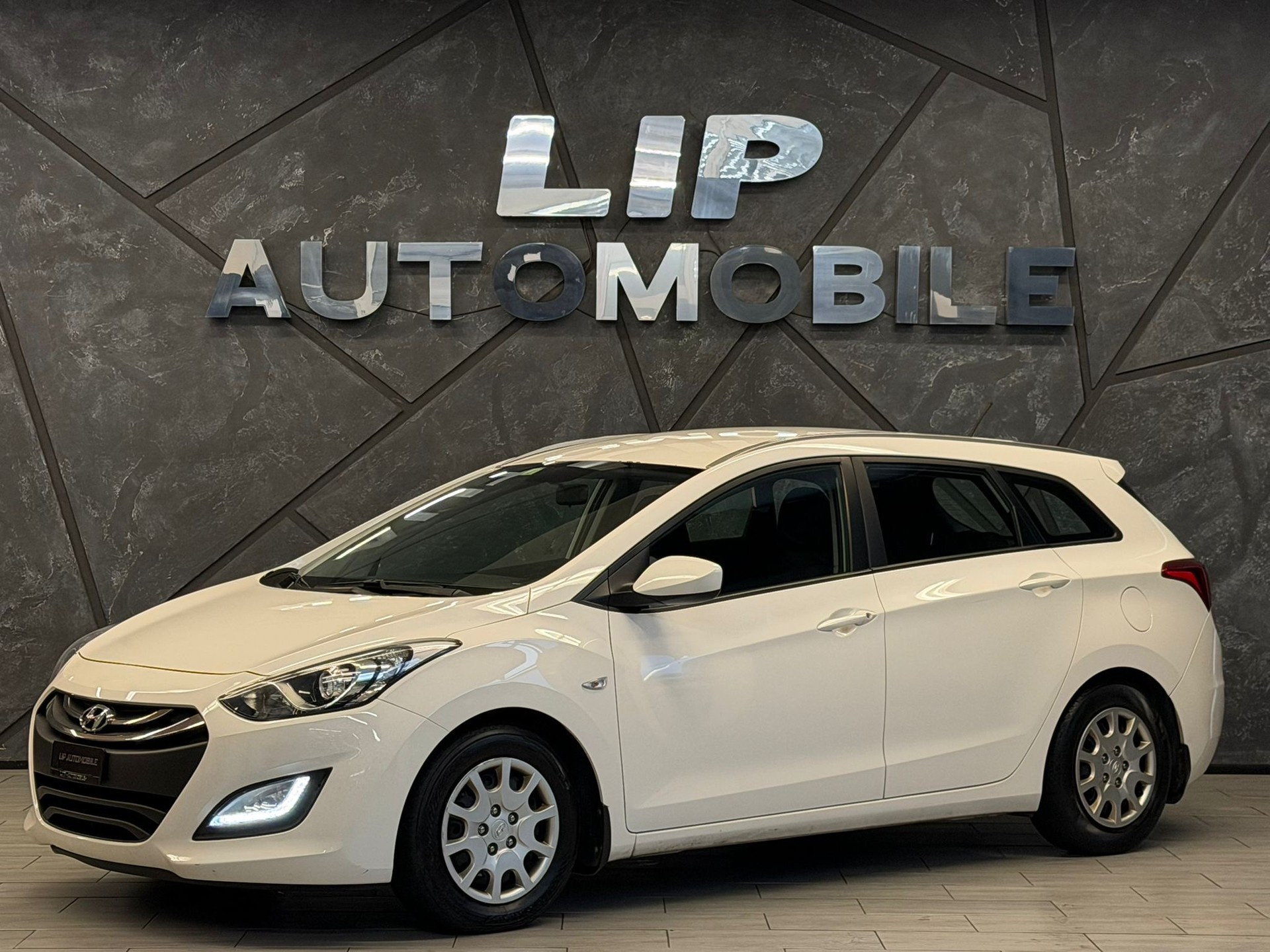 HYUNDAI i30 Wagon 1.6 CRDi Comfort-image-0
