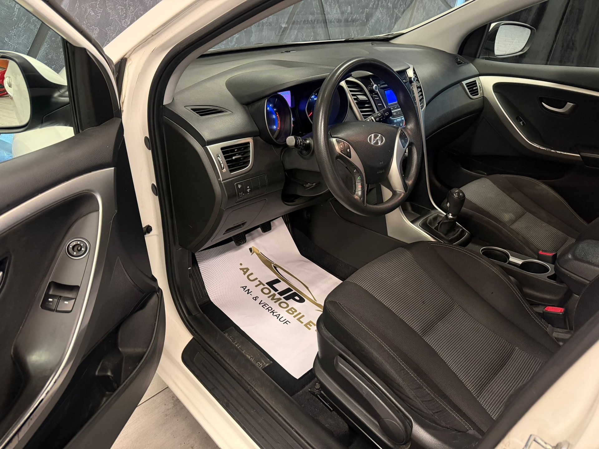 HYUNDAI i30 Wagon 1.6 CRDi Comfort-image-10