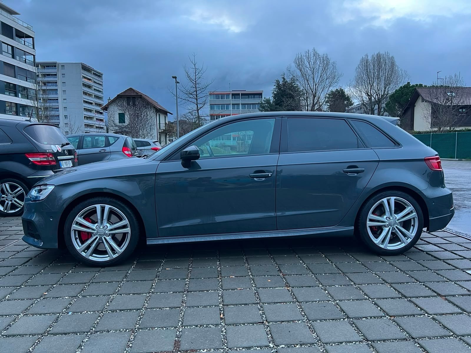 AUDI 2.0 T FSI quattro S-Tronic-image-1