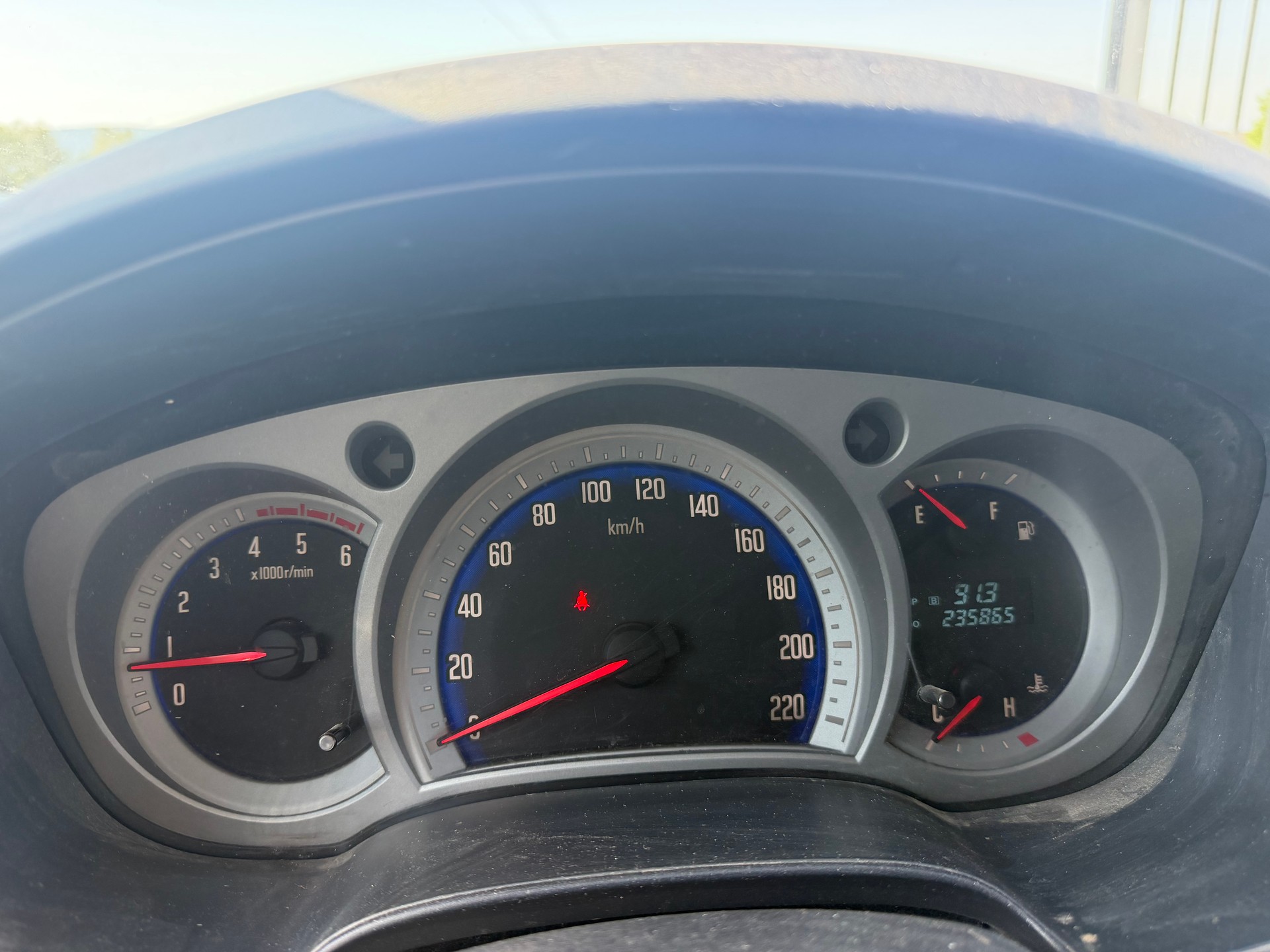 ISUZU TFS85-image-10