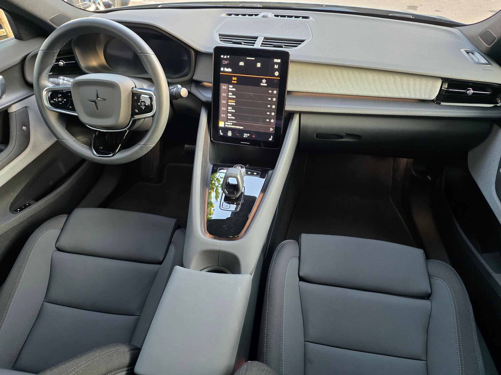 POLESTAR Polestar 2 Long Range Dual 78 kWh MY23 * PERFORMANCE FELGEN - BATT.-ZERTIFIKAT - PLUS PAKET- HARMAN KARDON -GARANTIE BIS 05.2030-image-6