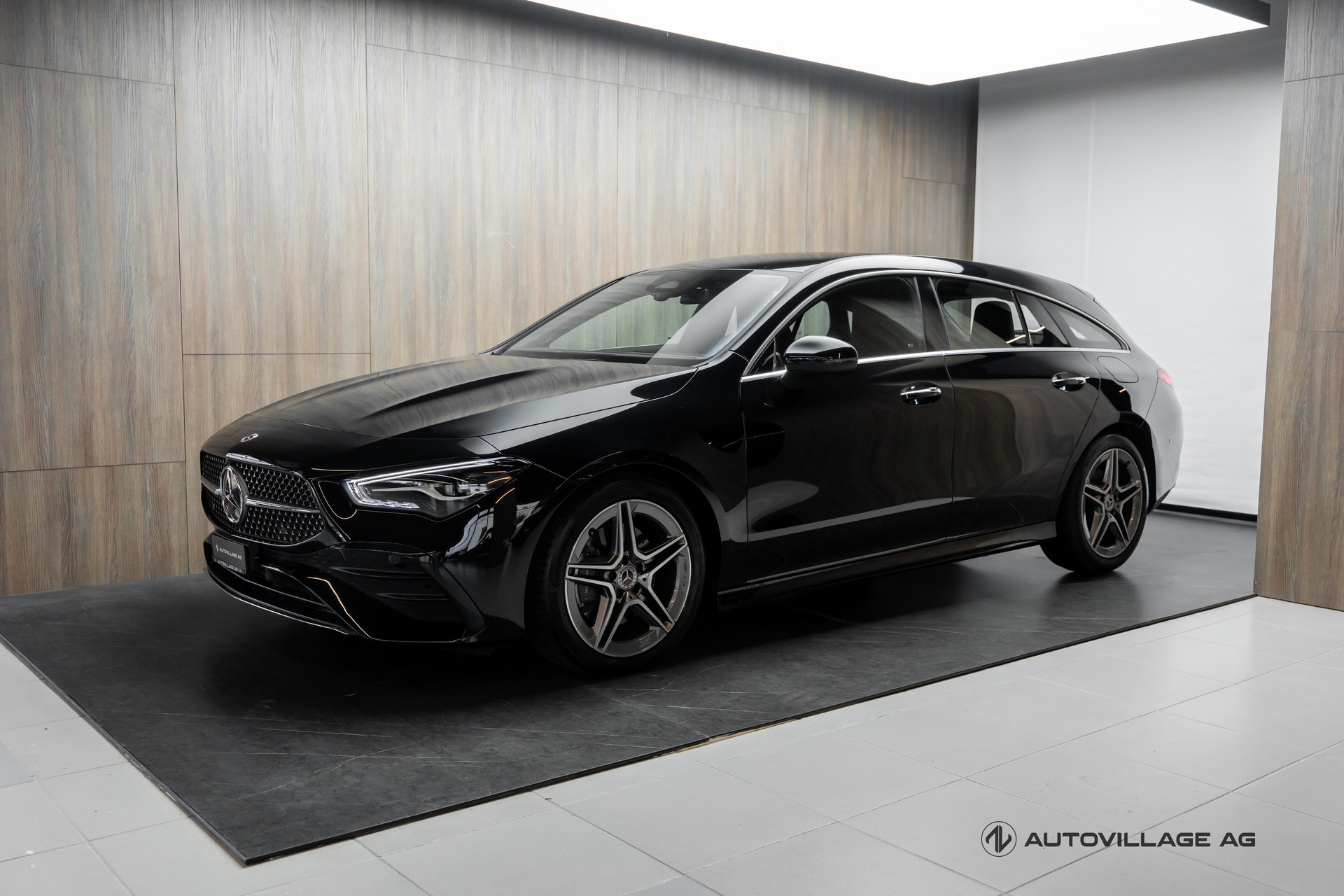 MERCEDES-BENZ CLA Shooting Brake 200 d AMG Line 8G-DCT-image-0
