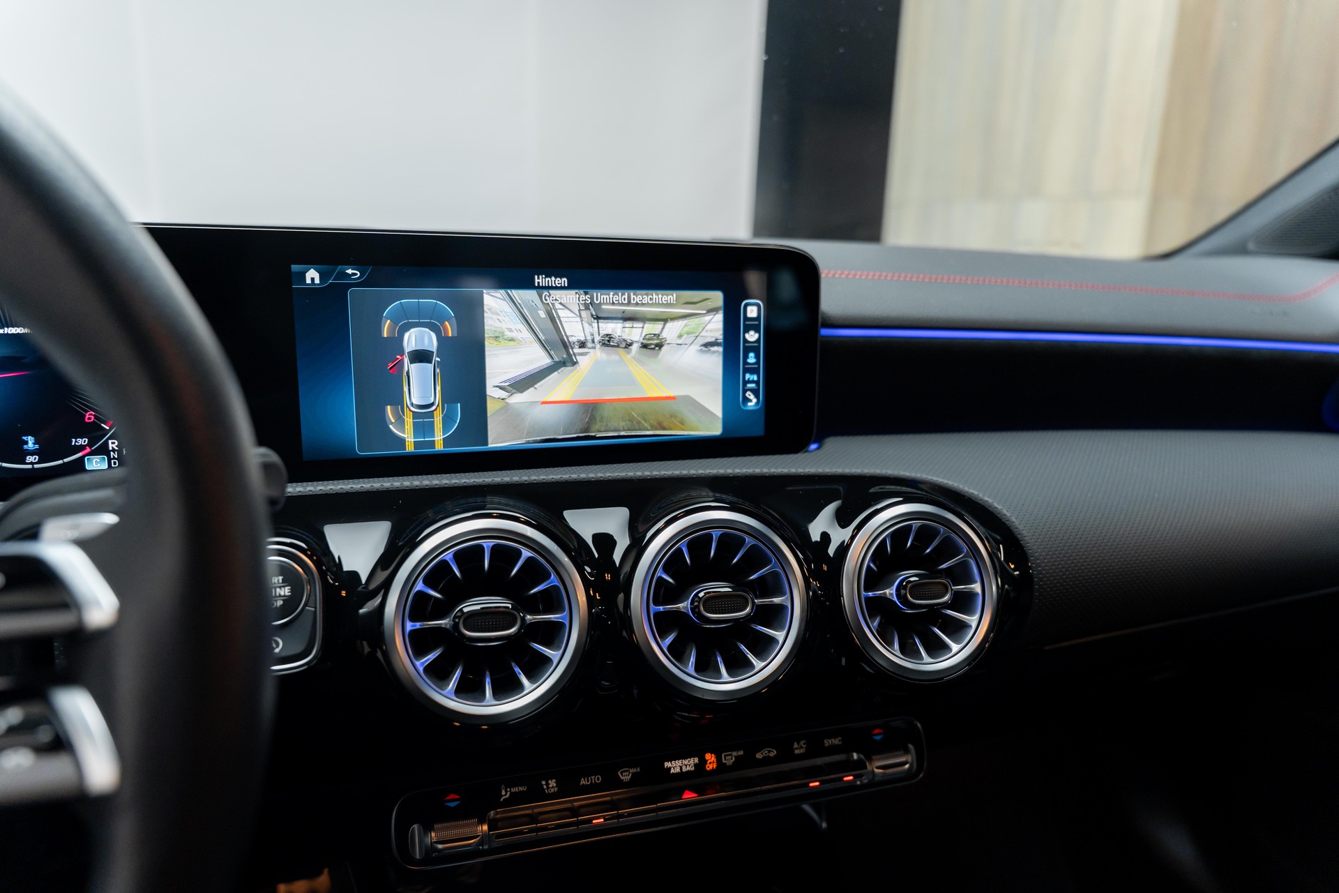 MERCEDES-BENZ CLA Shooting Brake 200 d AMG Line 8G-DCT-image-11