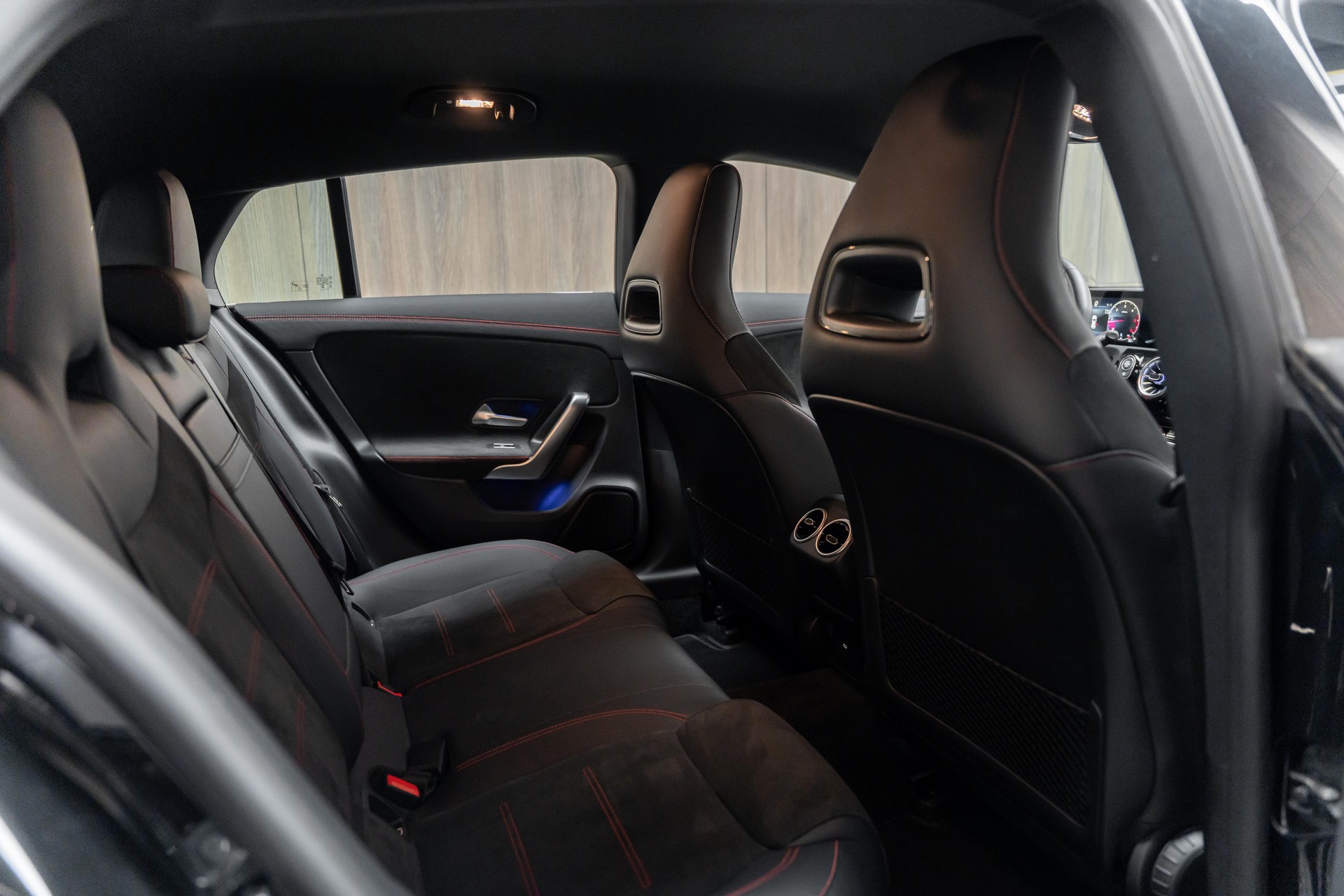 MERCEDES-BENZ CLA Shooting Brake 200 d AMG Line 8G-DCT-image-8