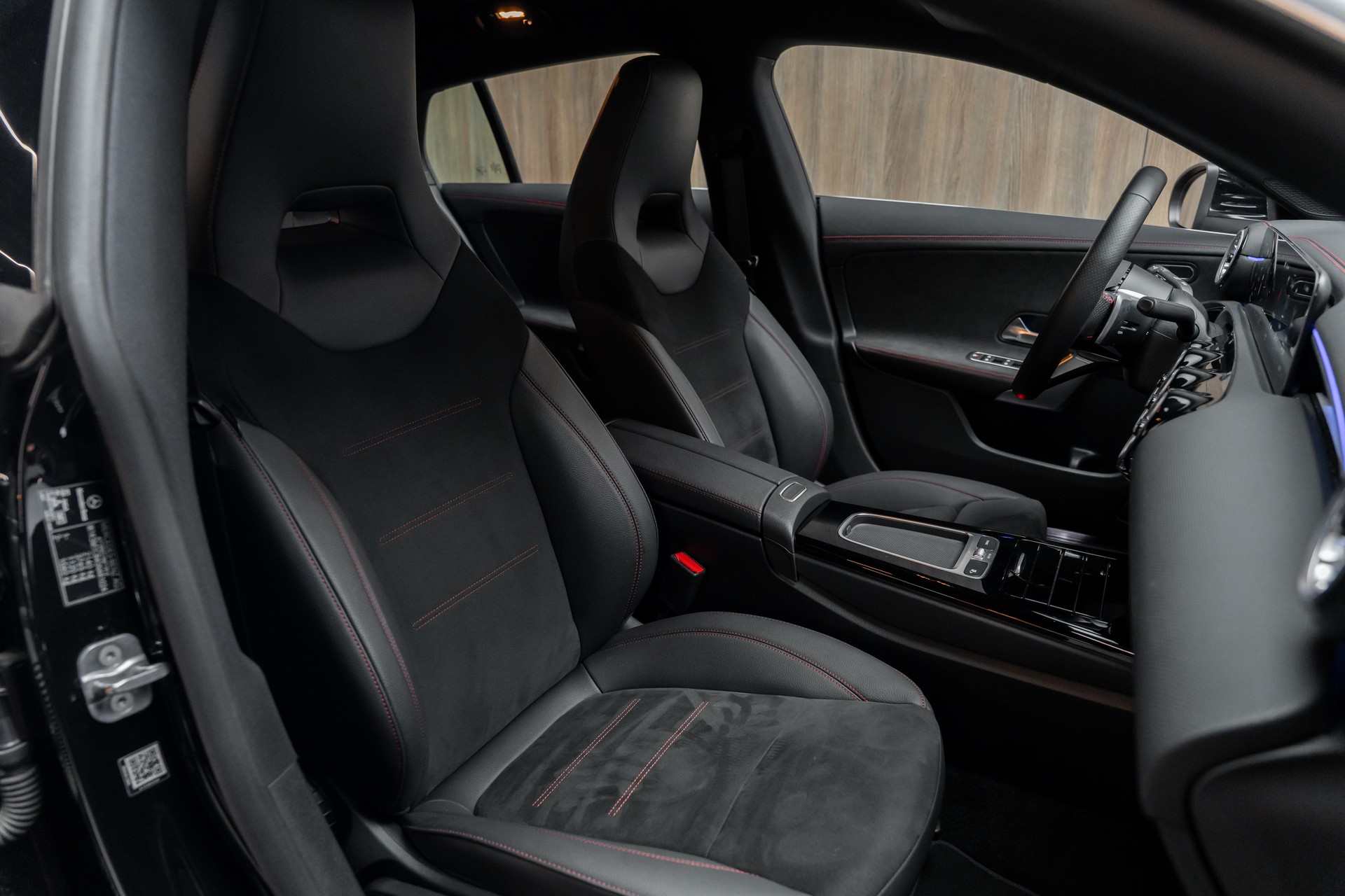 MERCEDES-BENZ CLA Shooting Brake 200 d AMG Line 8G-DCT-image-7