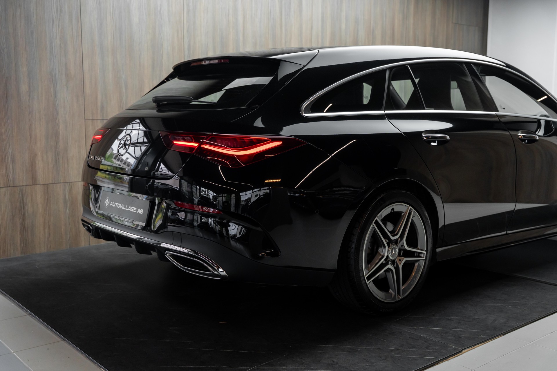 MERCEDES-BENZ CLA Shooting Brake 200 d AMG Line 8G-DCT-image-27