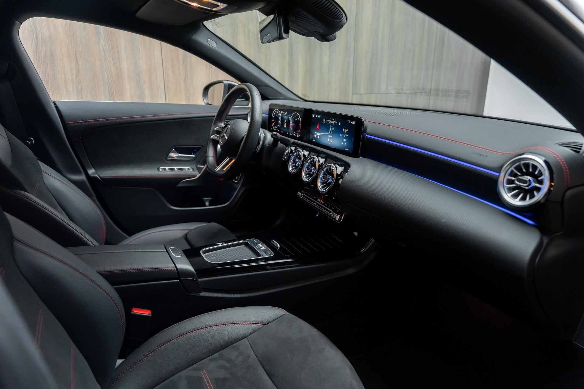 MERCEDES-BENZ CLA Shooting Brake 200 d AMG Line 8G-DCT-image-6