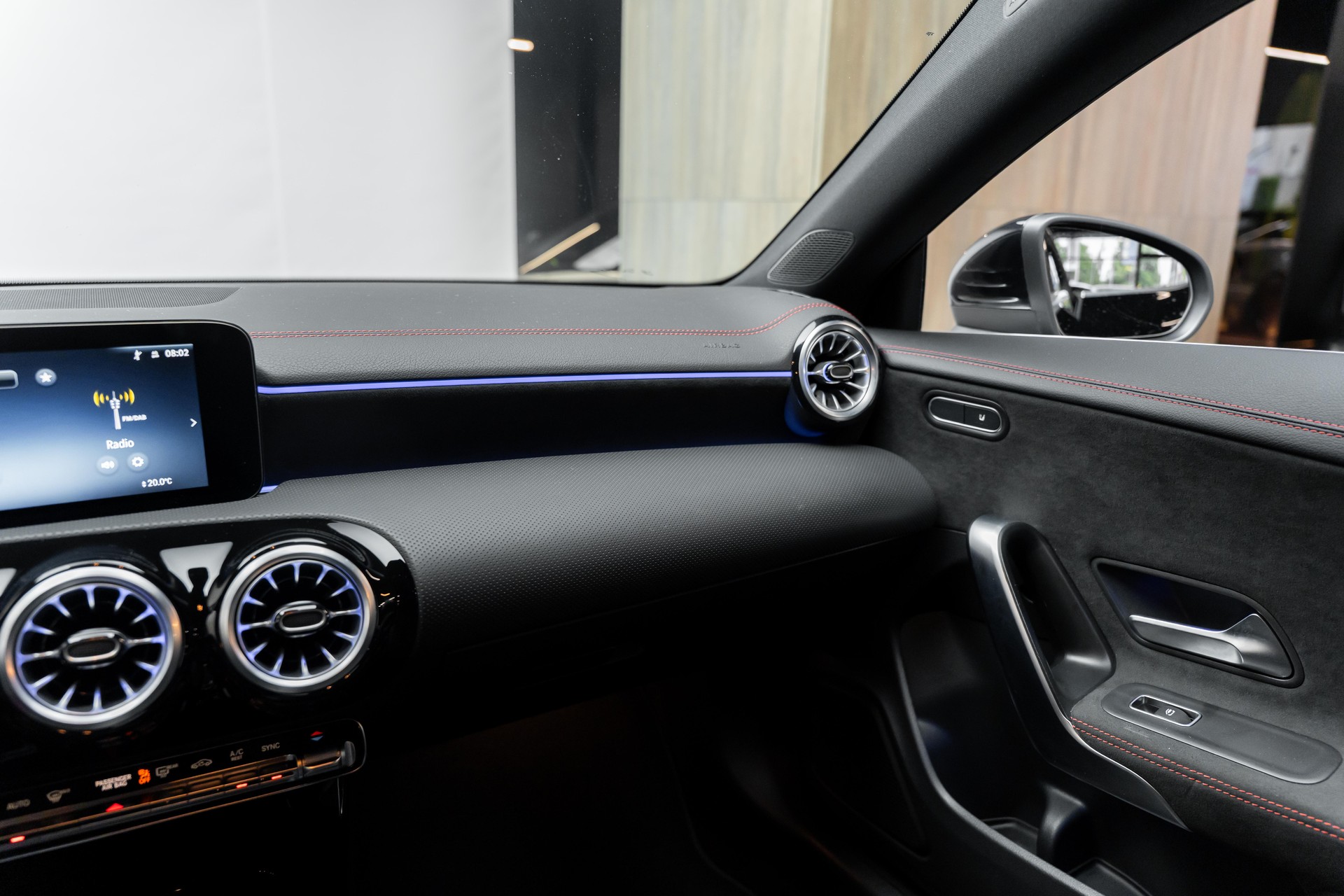 MERCEDES-BENZ CLA Shooting Brake 200 d AMG Line 8G-DCT-image-17