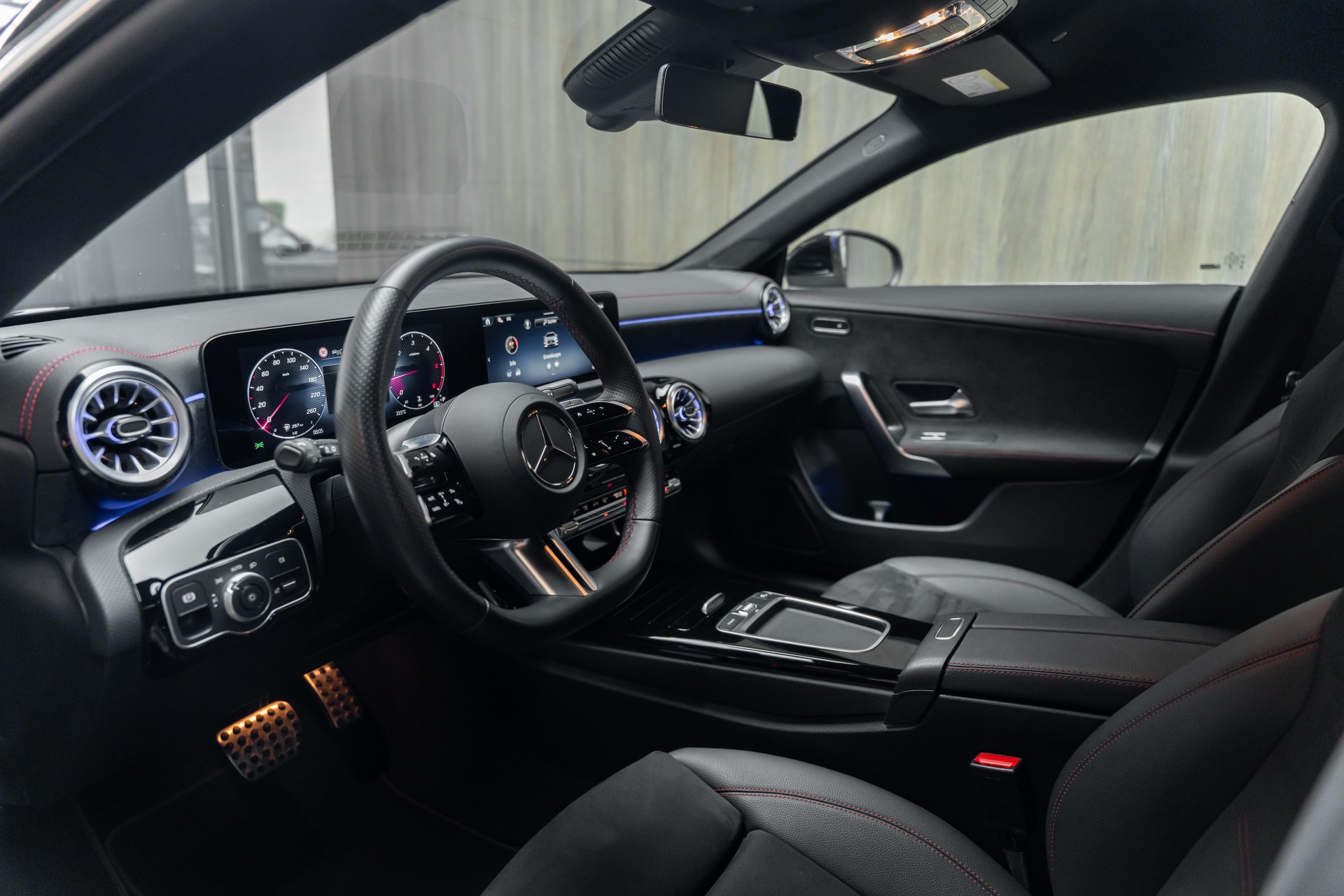 MERCEDES-BENZ CLA Shooting Brake 200 d AMG Line 8G-DCT-image-3