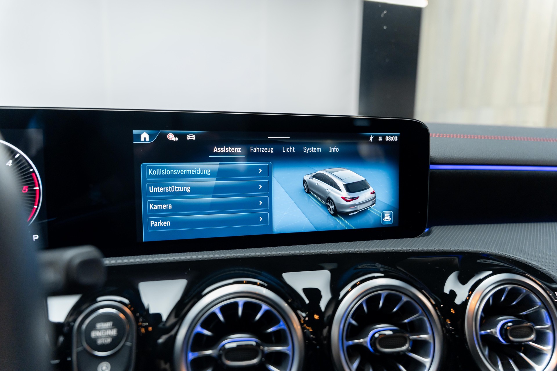 MERCEDES-BENZ CLA Shooting Brake 200 d AMG Line 8G-DCT-image-12