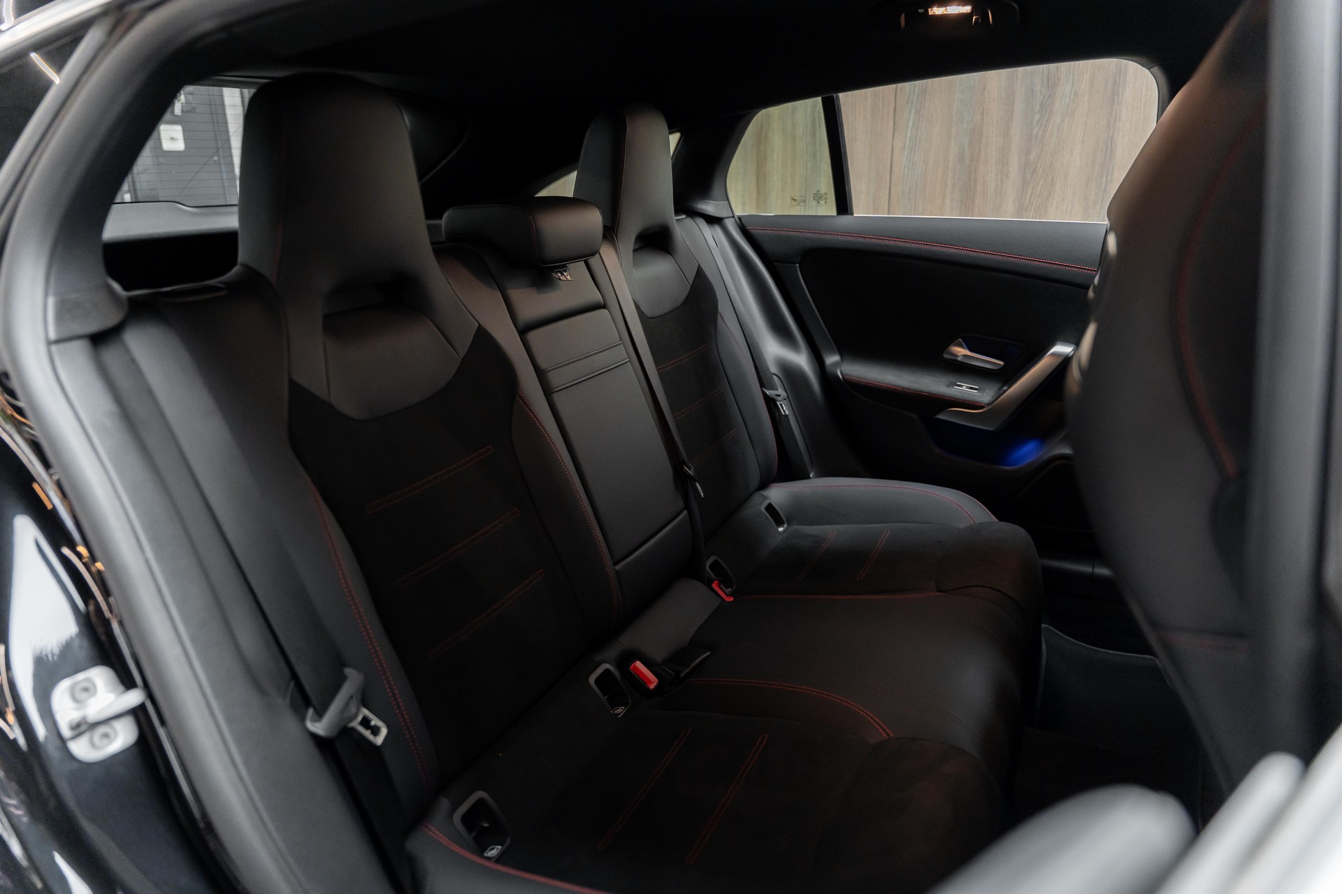 MERCEDES-BENZ CLA Shooting Brake 200 d AMG Line 8G-DCT-image-9