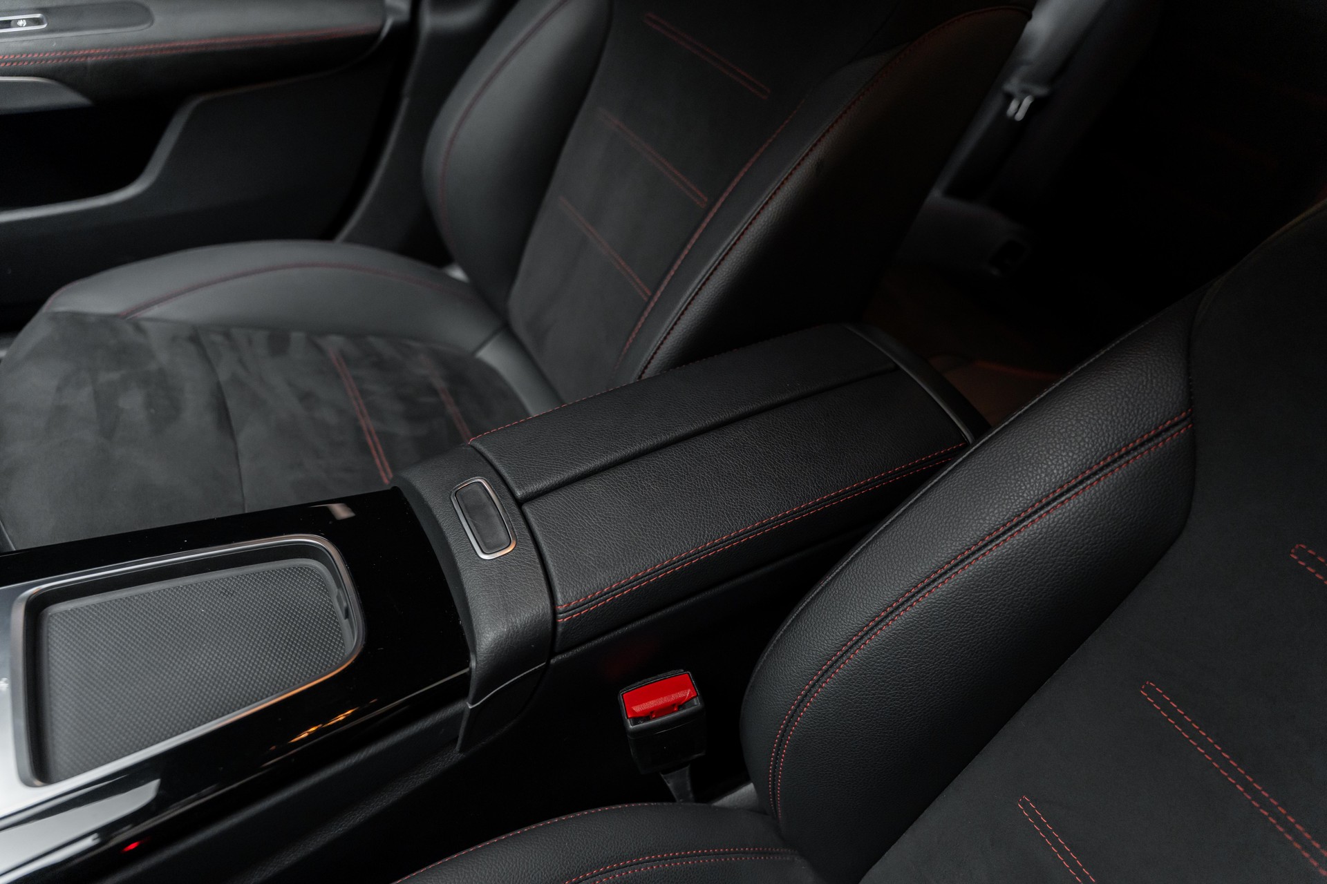 MERCEDES-BENZ CLA Shooting Brake 200 d AMG Line 8G-DCT-image-15