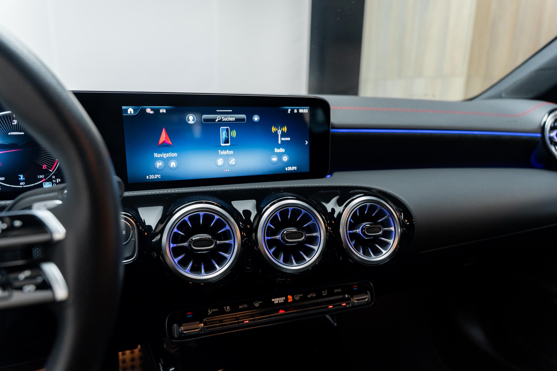 MERCEDES-BENZ CLA Shooting Brake 200 d AMG Line 8G-DCT-image-10